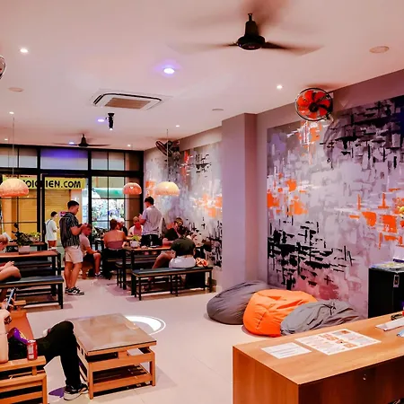 Base Backpackers-3